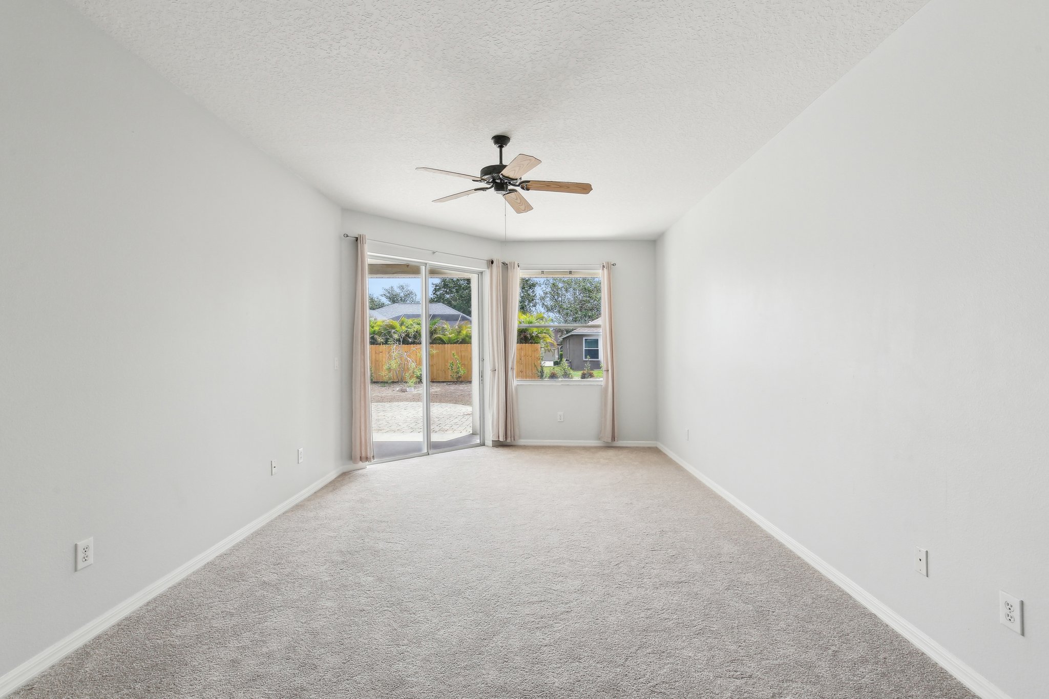 Clover Glen Dr-0905-027.jpg