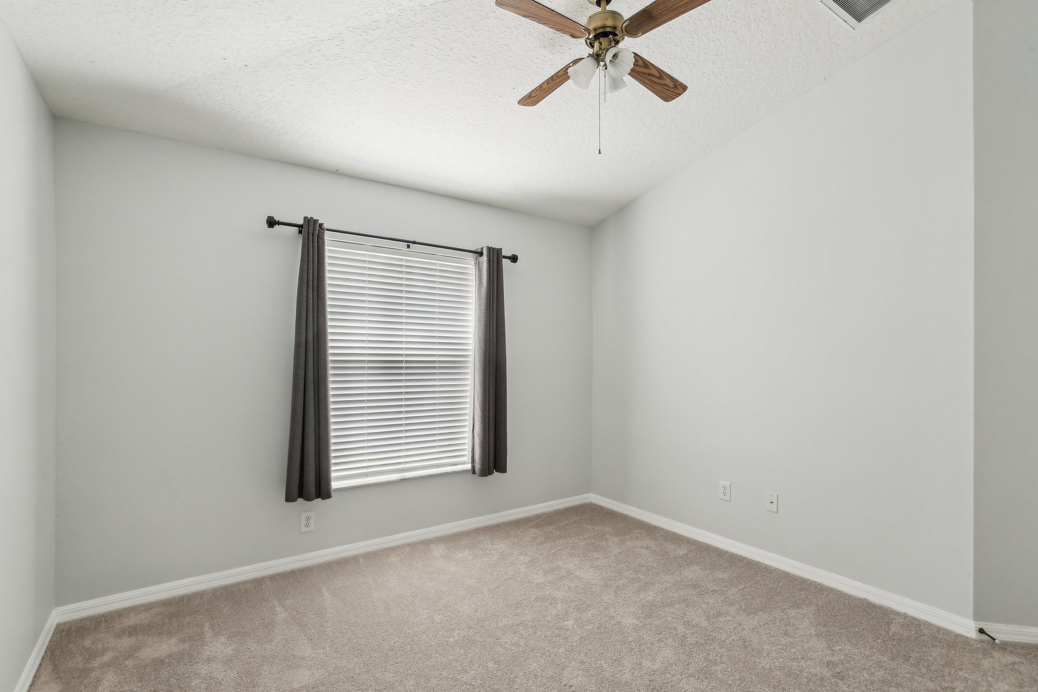 Clover Glen Dr-0905-034.jpg