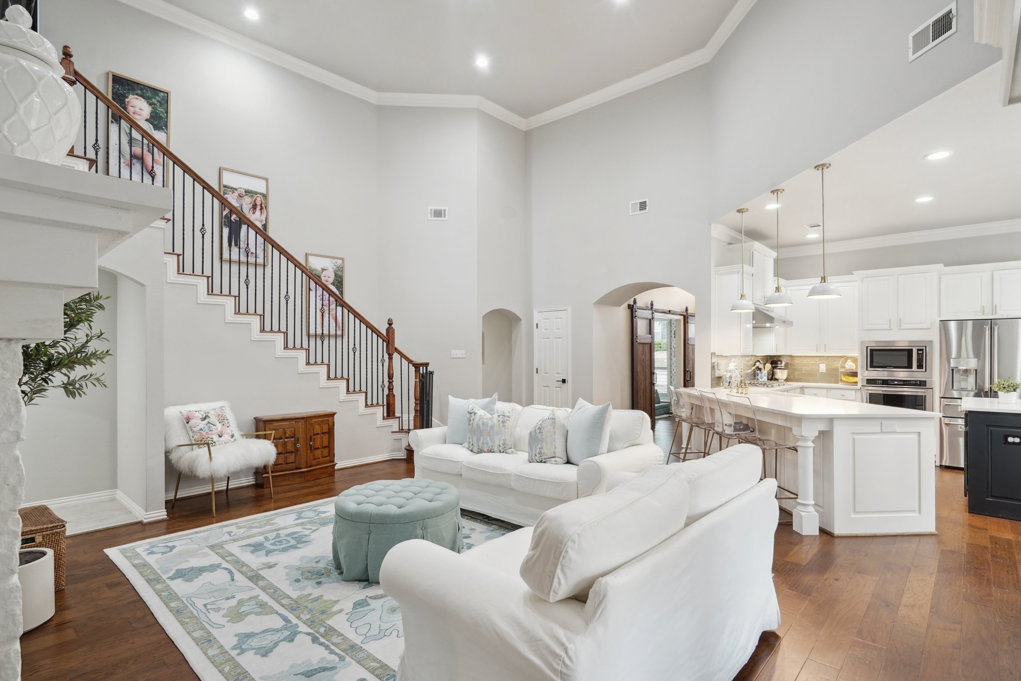 Briar Oaks Dr-007.jpg