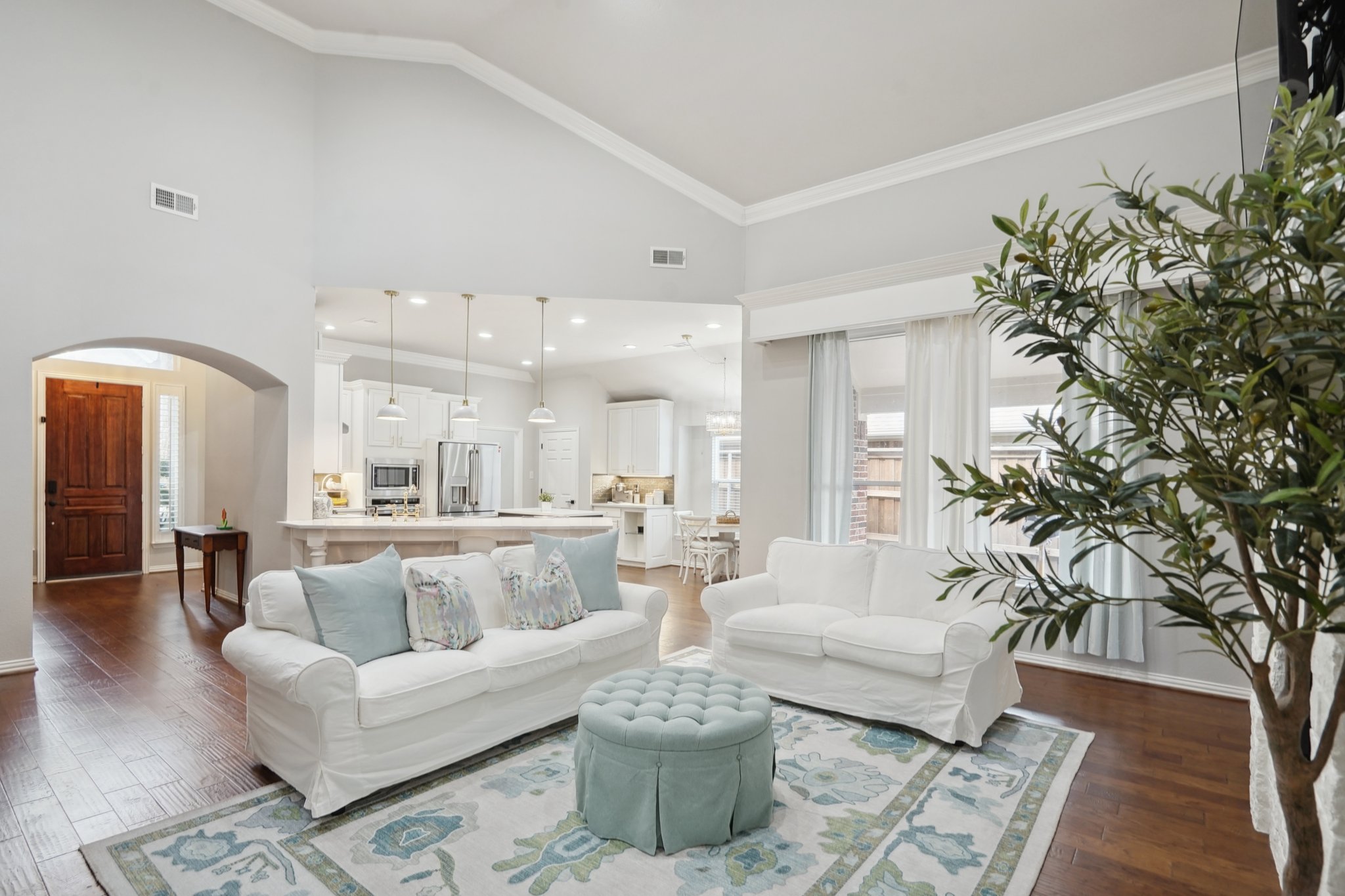 Briar Oaks Dr-008.jpg