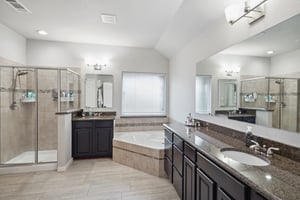 Briar Oaks Dr-027.jpg