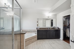 Briar Oaks Dr-028.jpg
