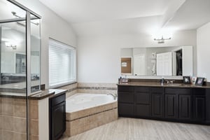 Briar Oaks Dr-029.jpg