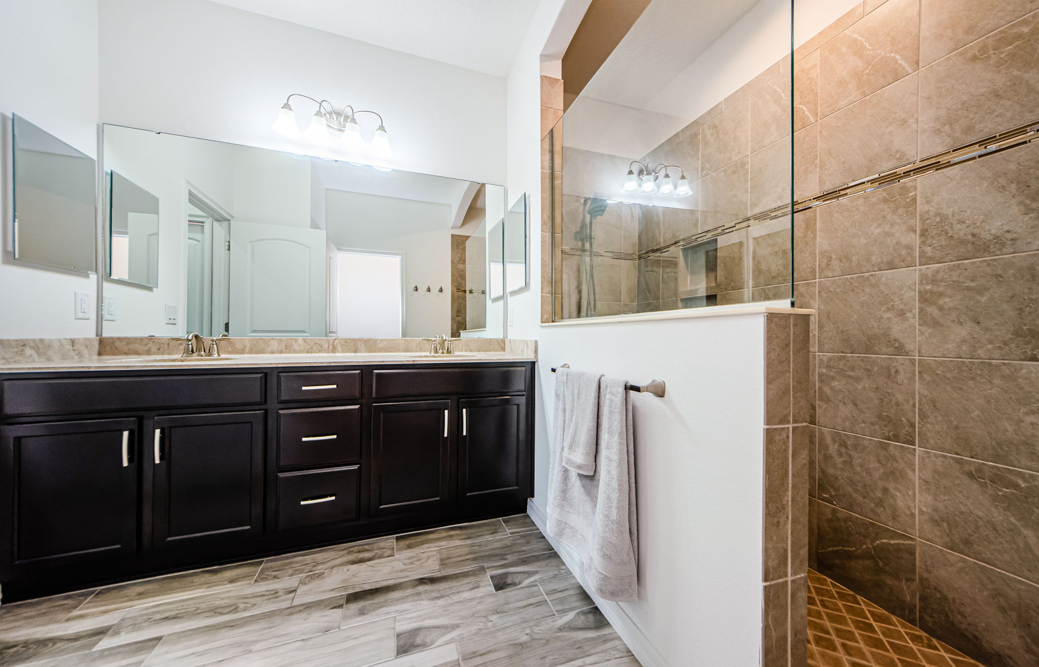 Master Bathroom 1b