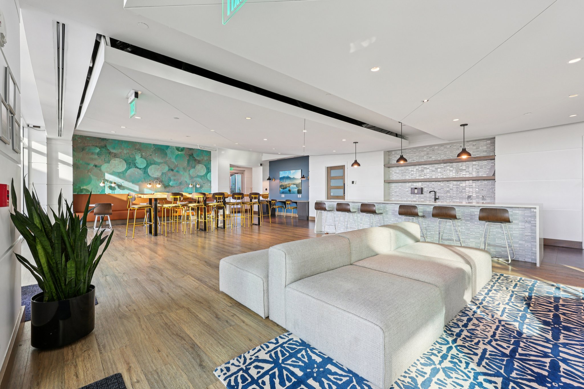 Peachtree St NE 705-2001-905.jpg