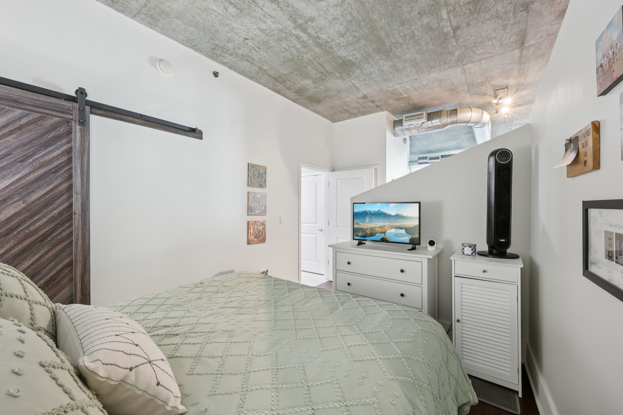 943 Peachtree St NE 705-S2001-013.jpg