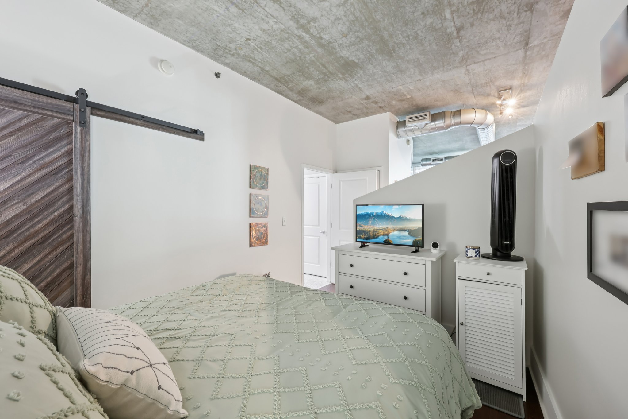 943 Peachtree St NE 705-S2001-013r.jpg