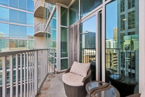 943 Peachtree St NE 705-S2001-017.jpg