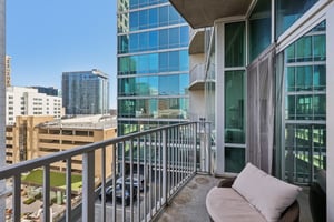 943 Peachtree St NE 705-S2001-018.jpg