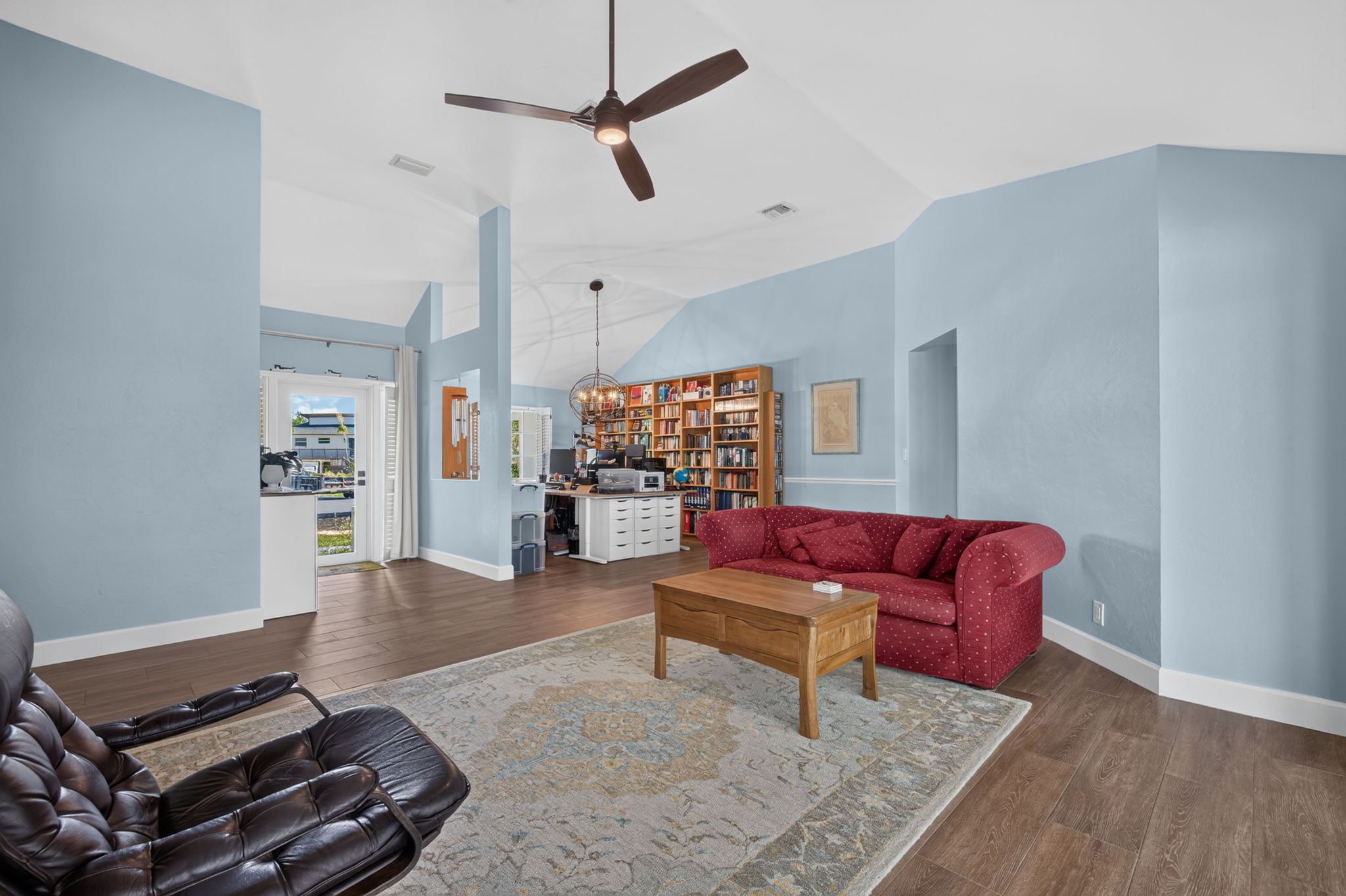Living Room 3 of 4