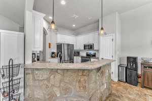 Kitchen/Breakfast Bar