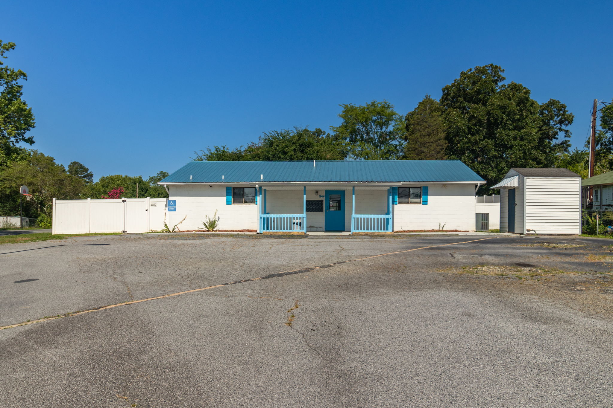 944 Fisher Ferry St-1