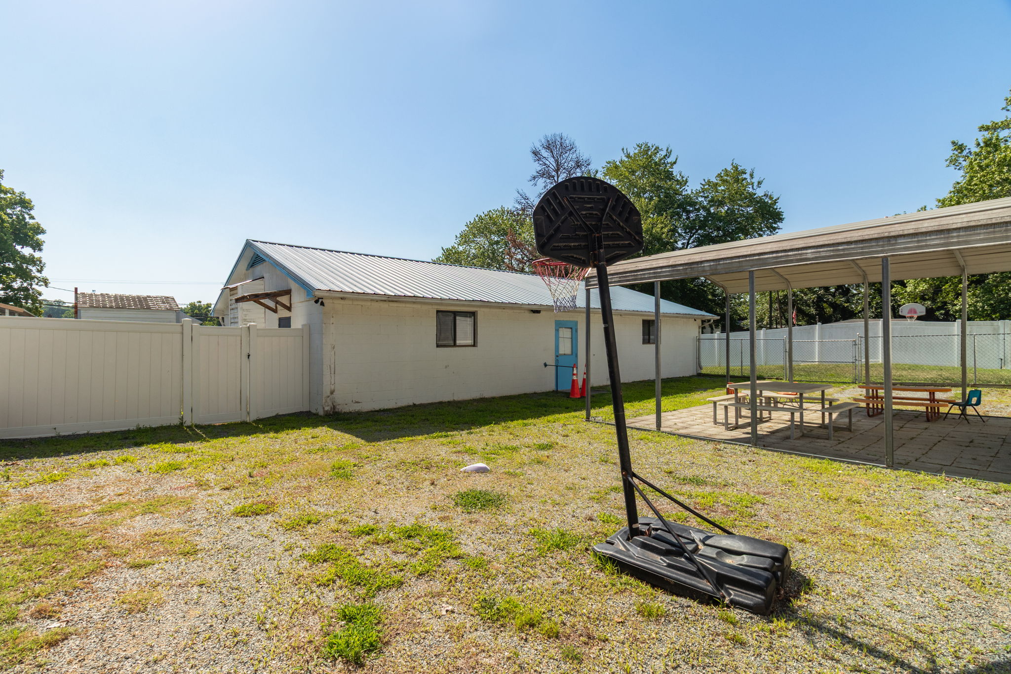 944 Fisher Ferry St-28