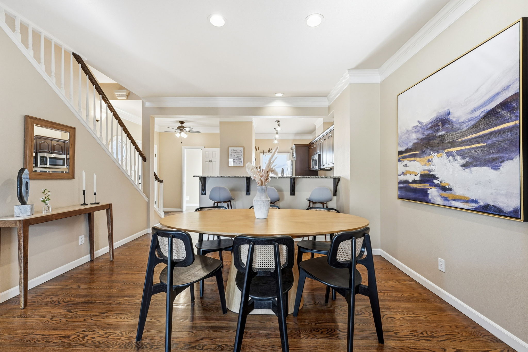 Currently set to dine for 6