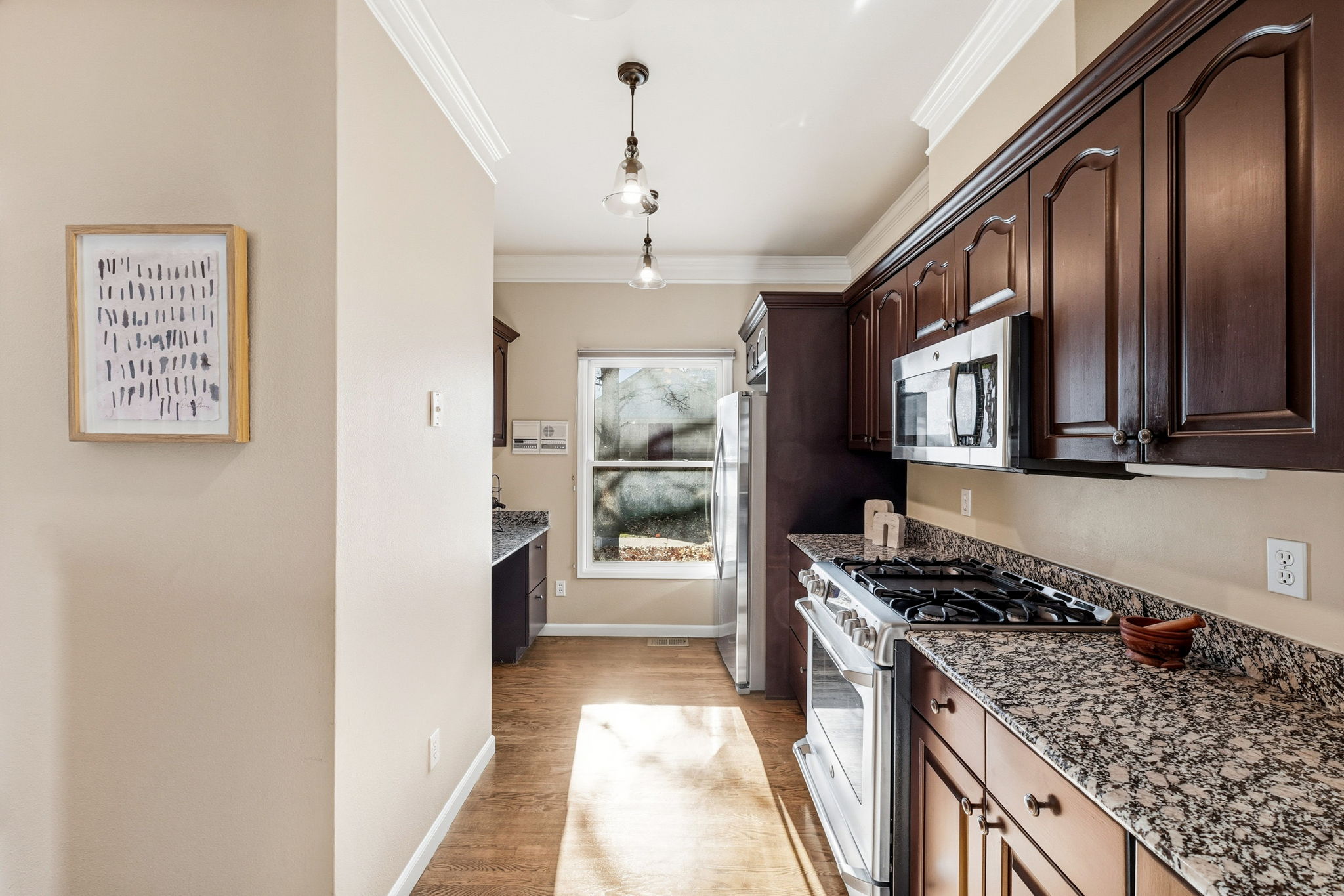 There's even a desk in here!