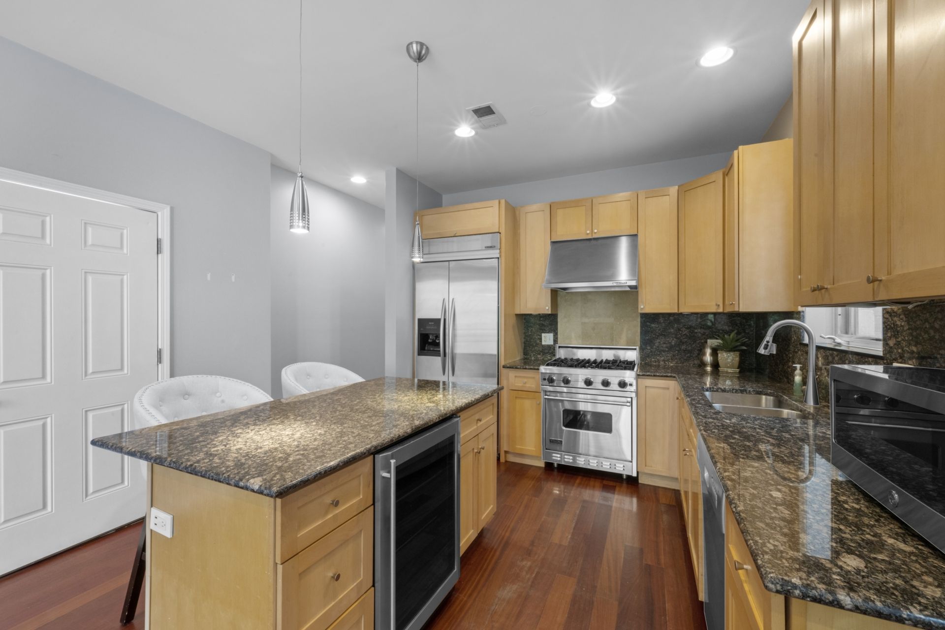  944 N Honore St 2, Chicago, IL 60622, US Photo 6