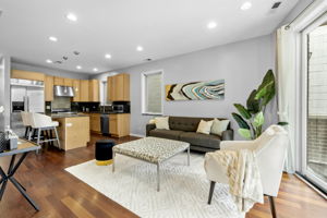  944 N Honore St 2, Chicago, IL 60622, US Photo 2