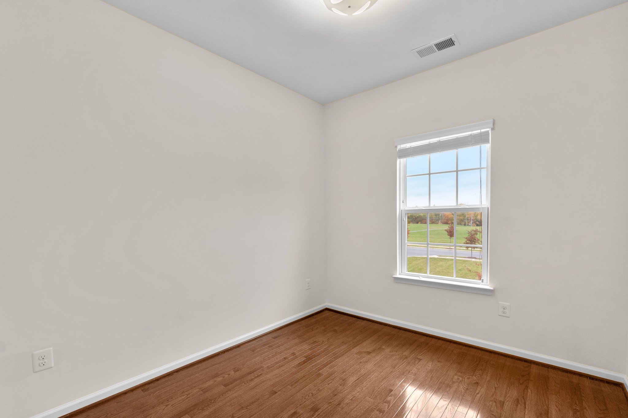 16. Upper bedroom.jpg