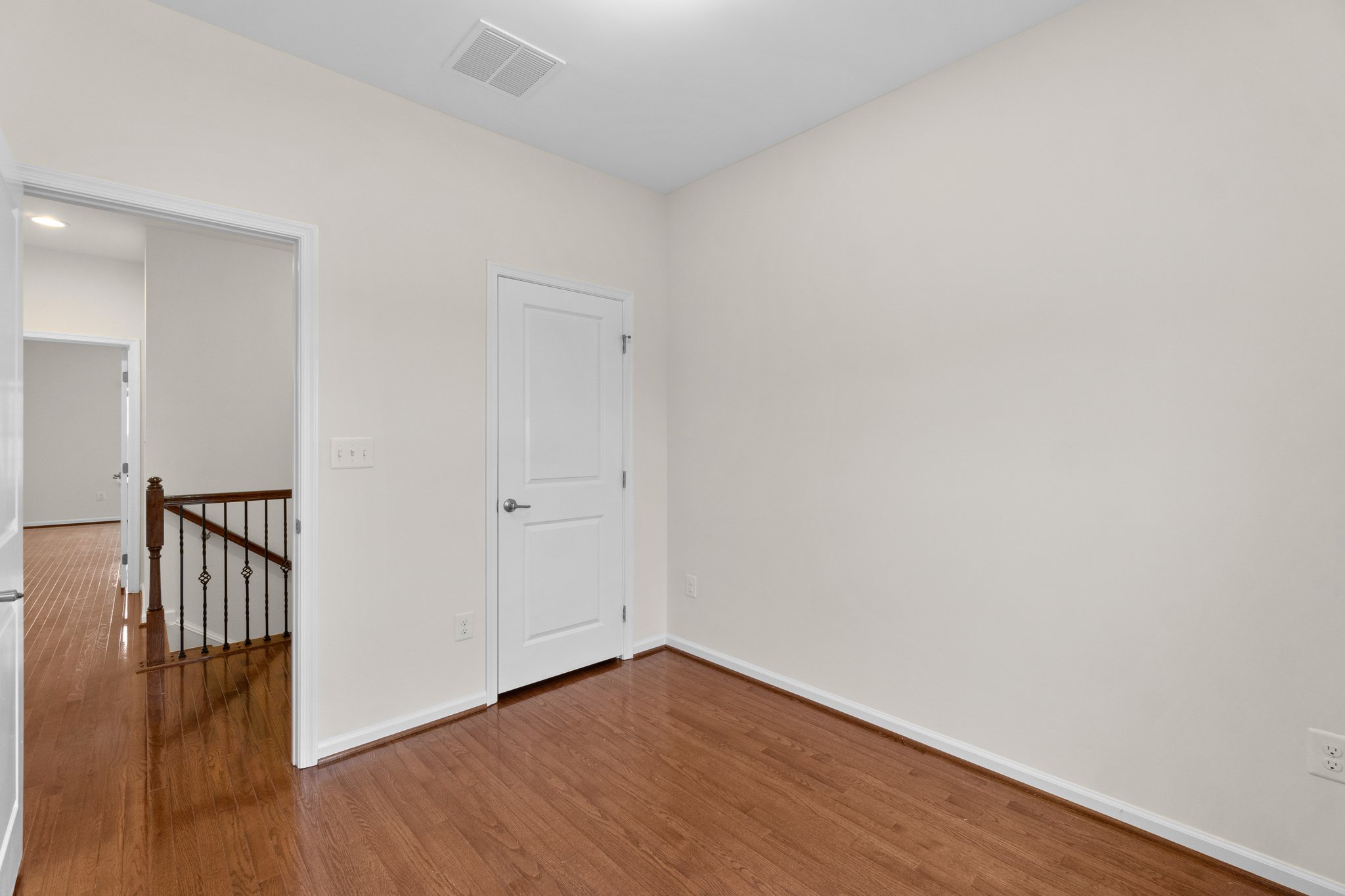 17. Upper bedroom.jpg