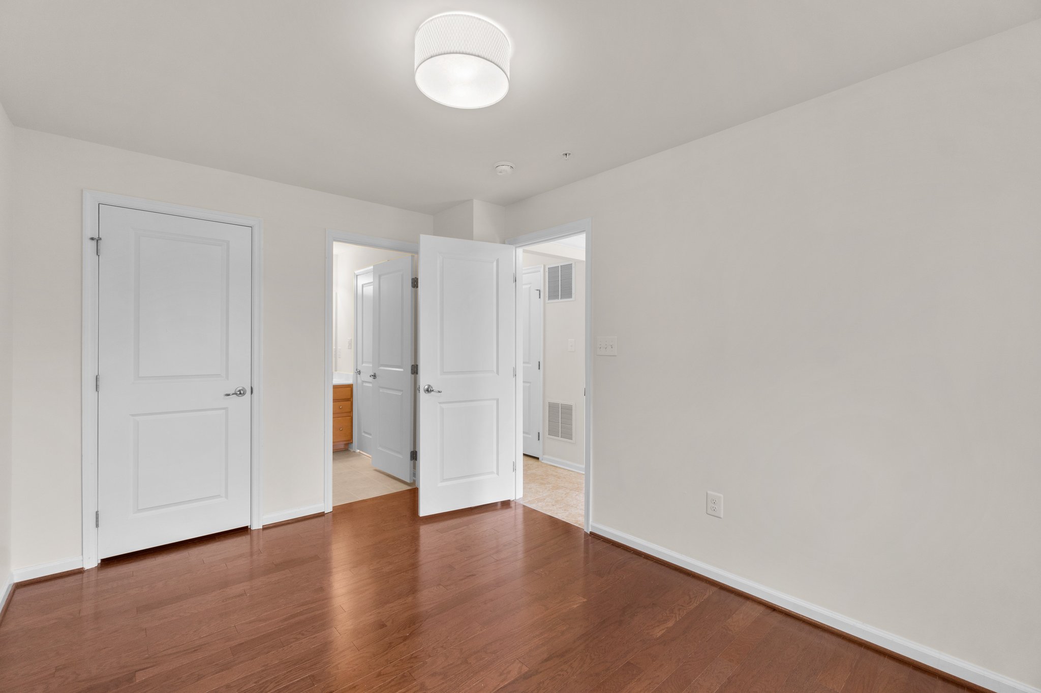 31. Lower bedroom.jpg