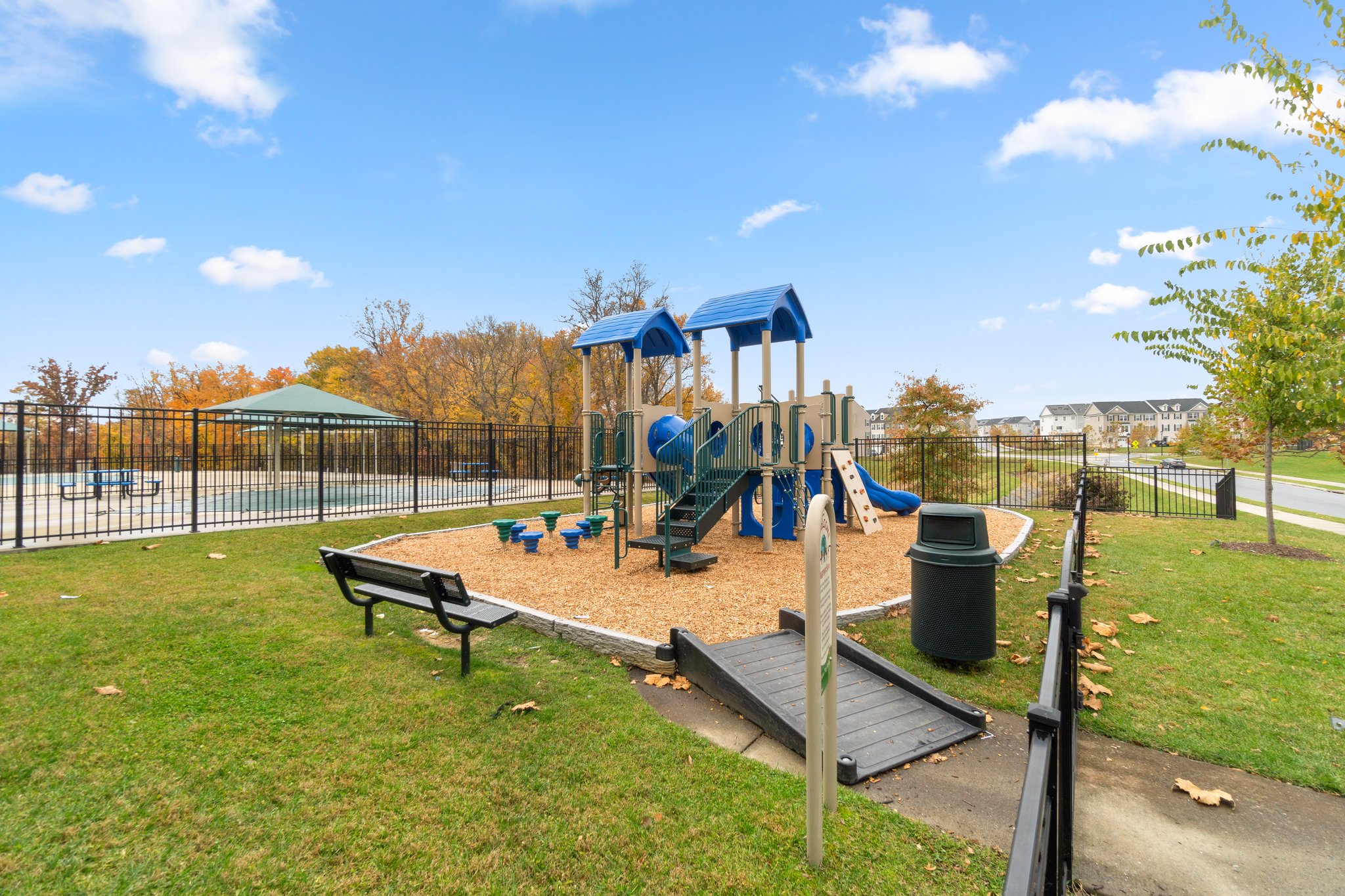 41. Back exterior.jpg