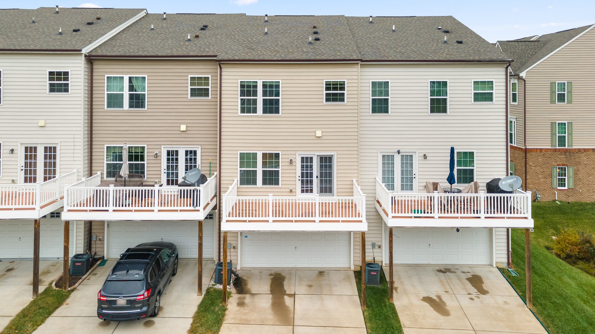 37. Back exterior.jpg