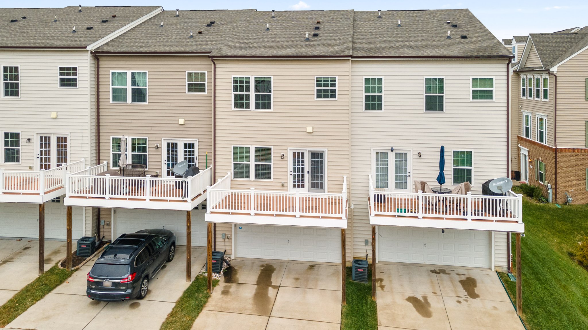 36. Back exterior.jpg