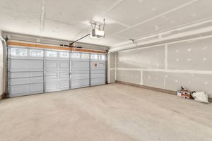 33. Garage.jpg