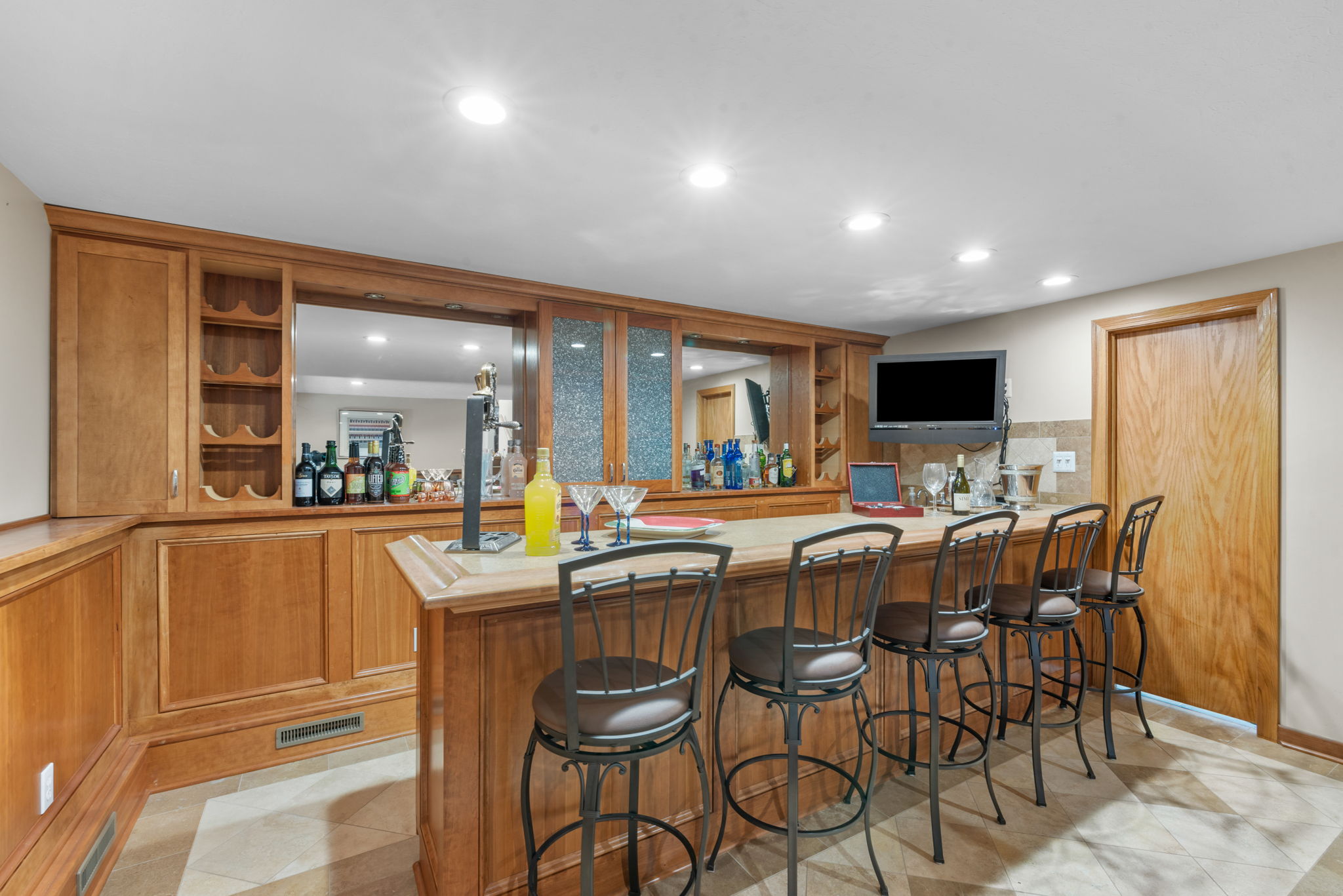 9445 Barr Rd, Brecksville, OH 44141 VillaPic