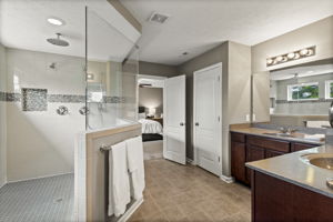  Photo 56