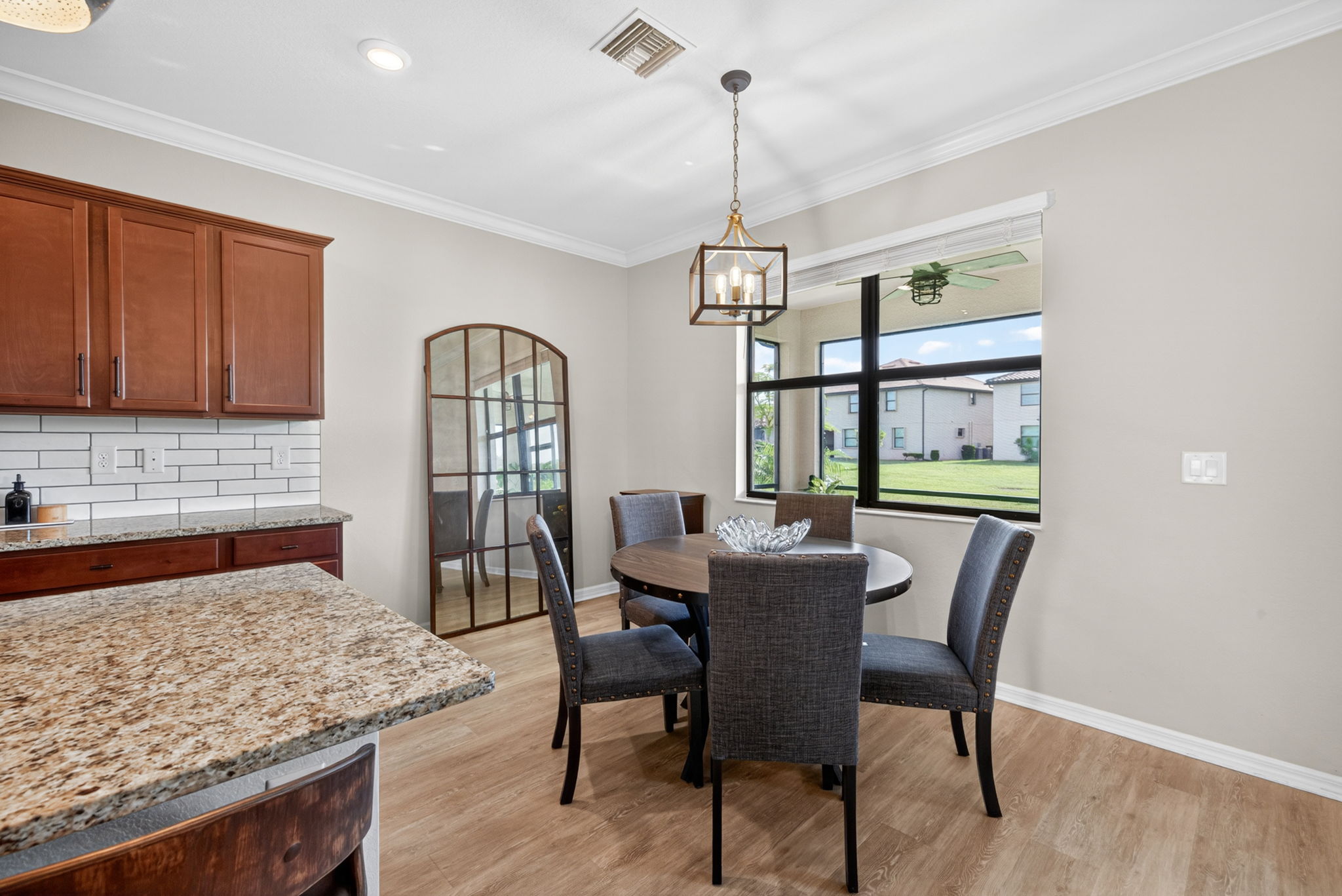 Breakfast Nook/Dining