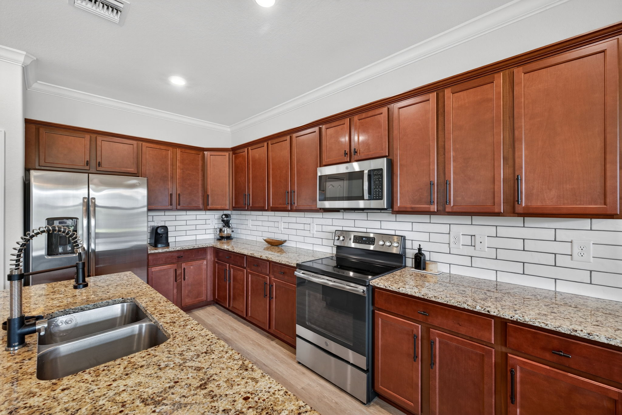 Kitchen 2 of 4