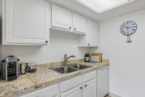 SW 146th Terrace 5-S1906-019.jpg
