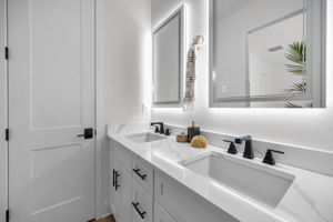 Upper Level Master Bathroom1d