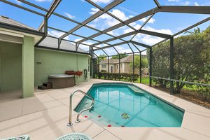 Swimmimg Pool and Hot Tub