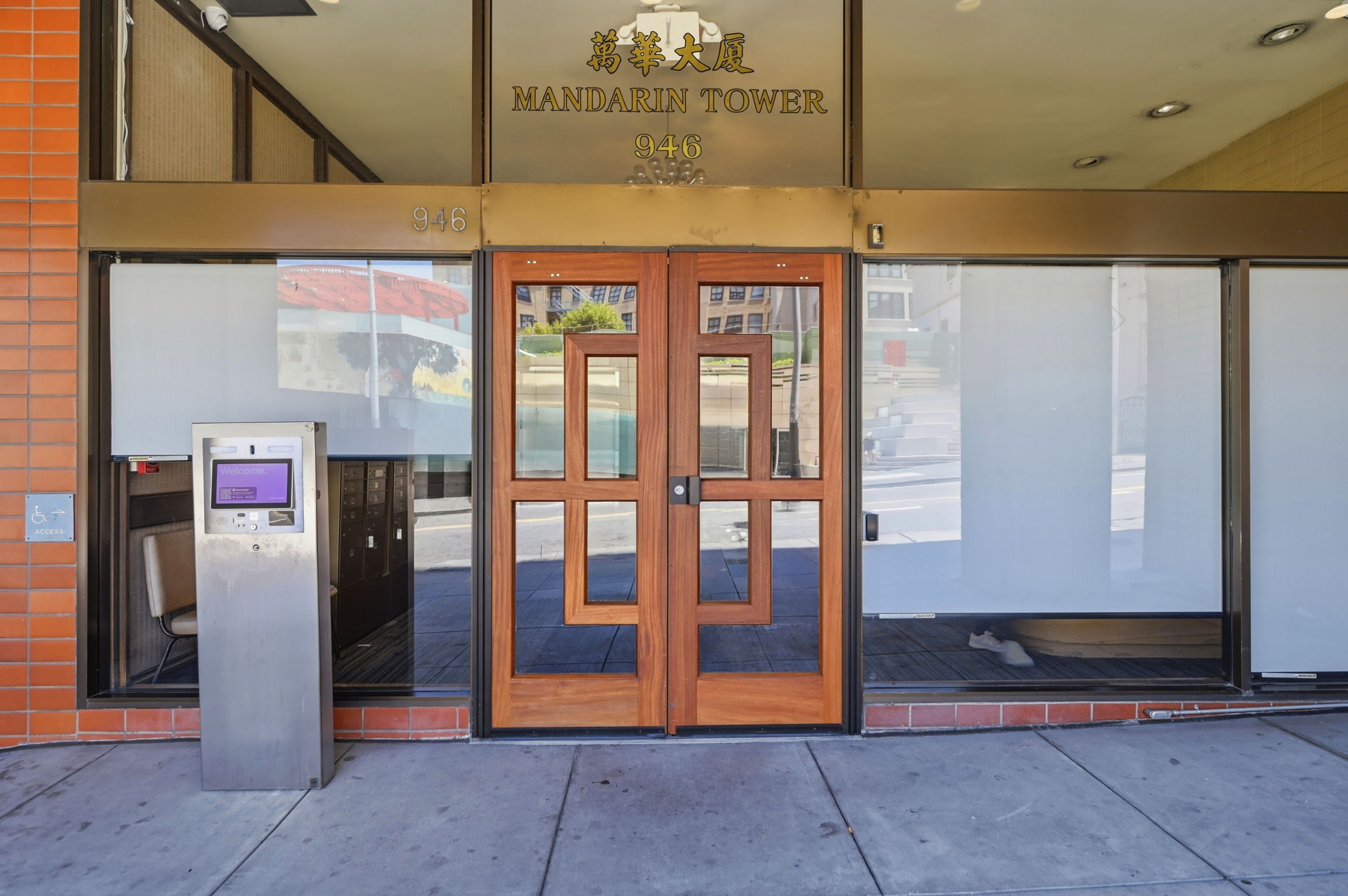 004_F8_946 Stockton St 9E