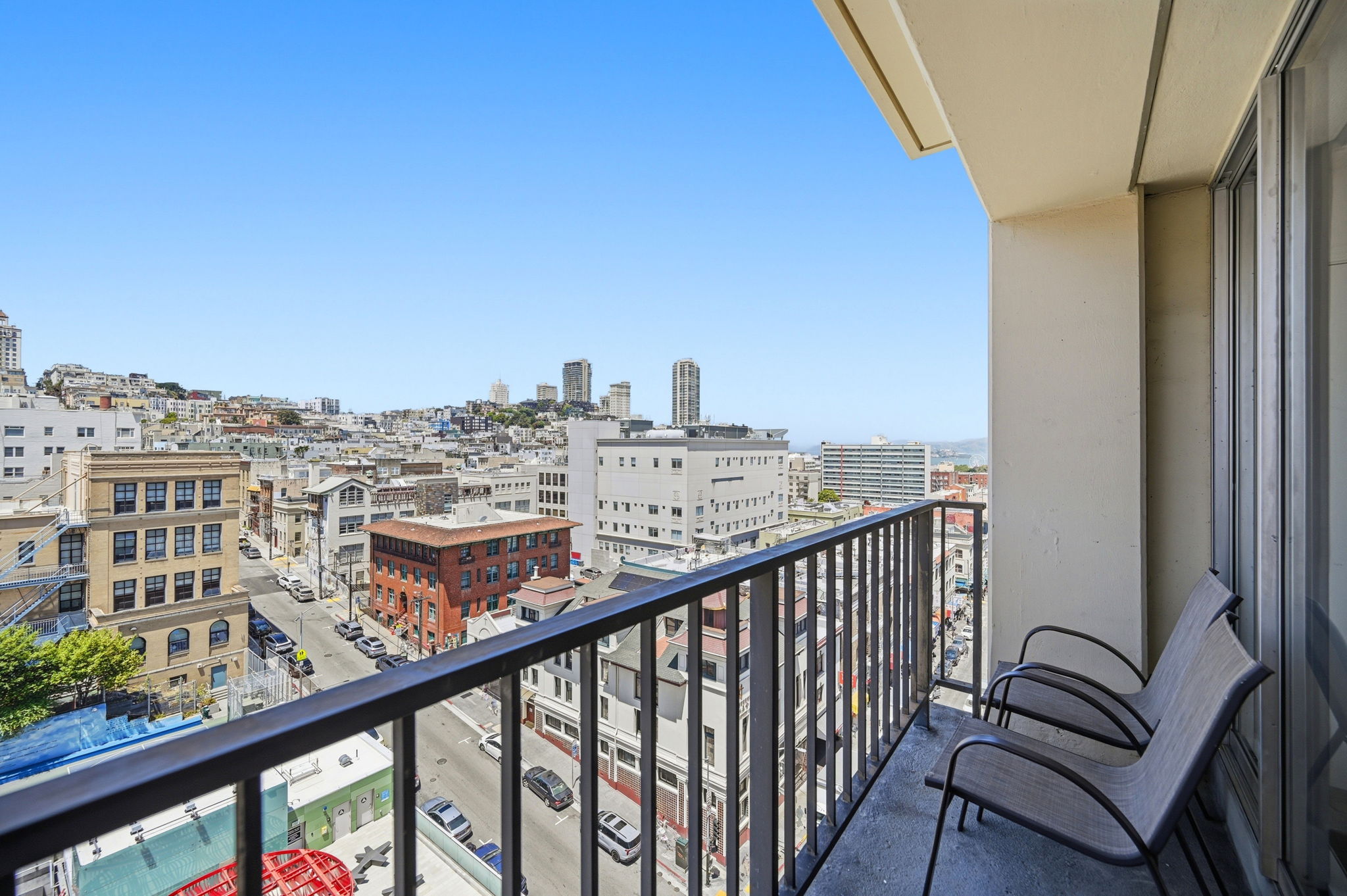 037_F8_946 Stockton St 9E