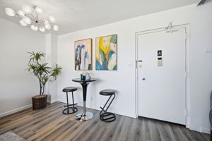 017_F8_946 Stockton St 9E