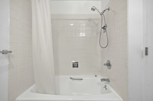 033_F8_946 Stockton St 9E