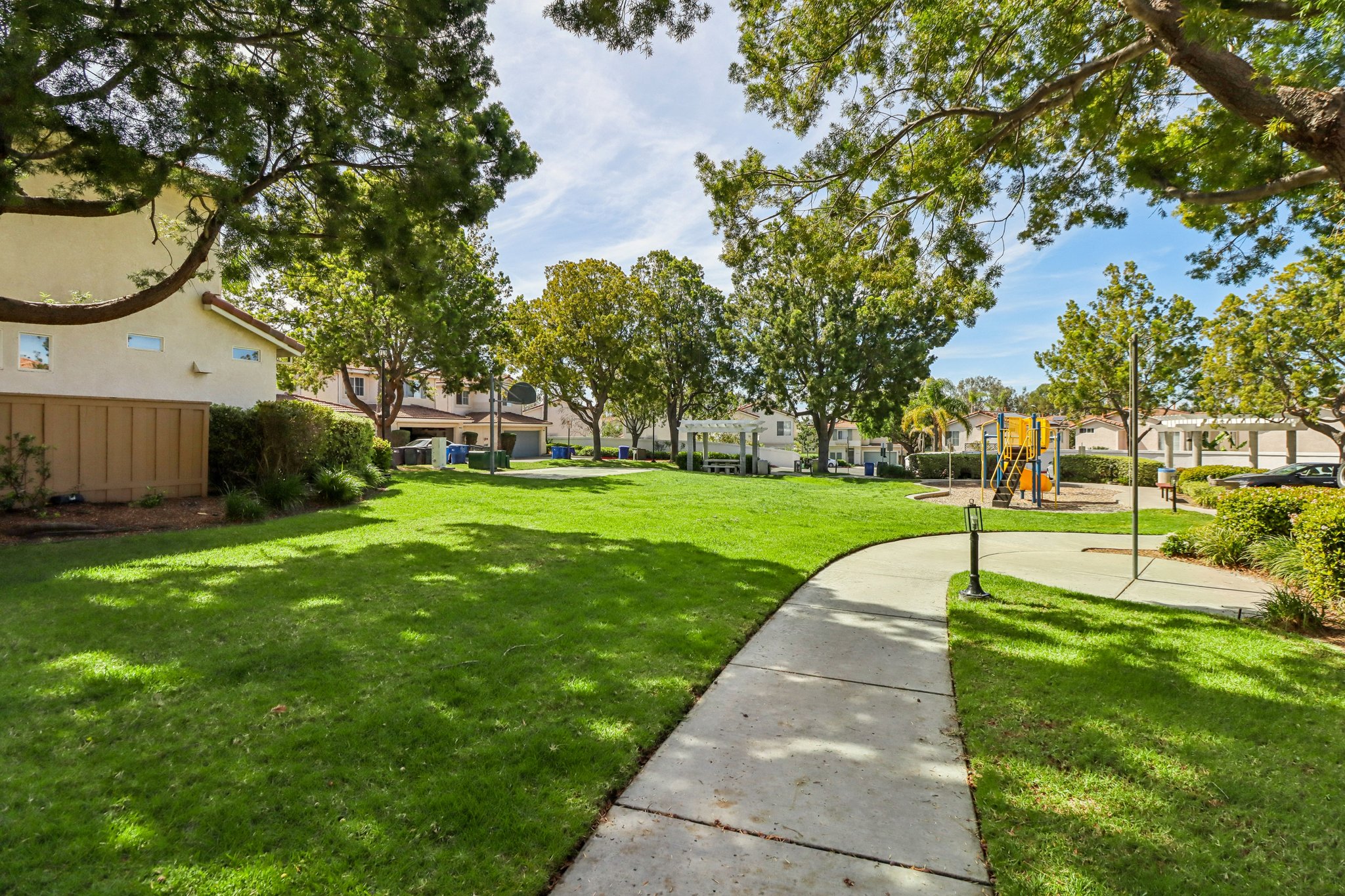 Compass Point Dr S 3-1803-904.jpg