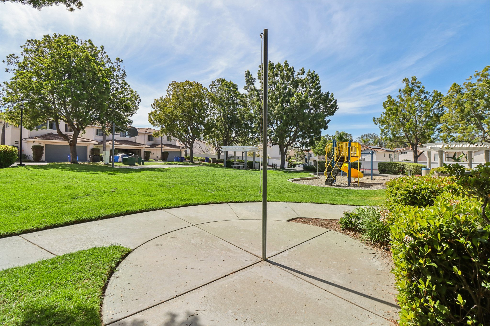 Compass Point Dr S 3-1803-905.jpg