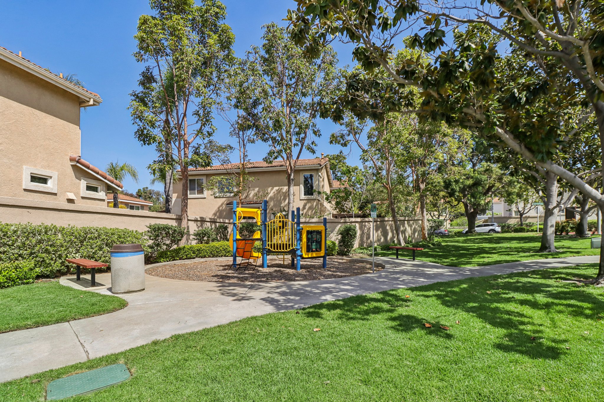 Compass Point Dr S 3-1803-910.jpg