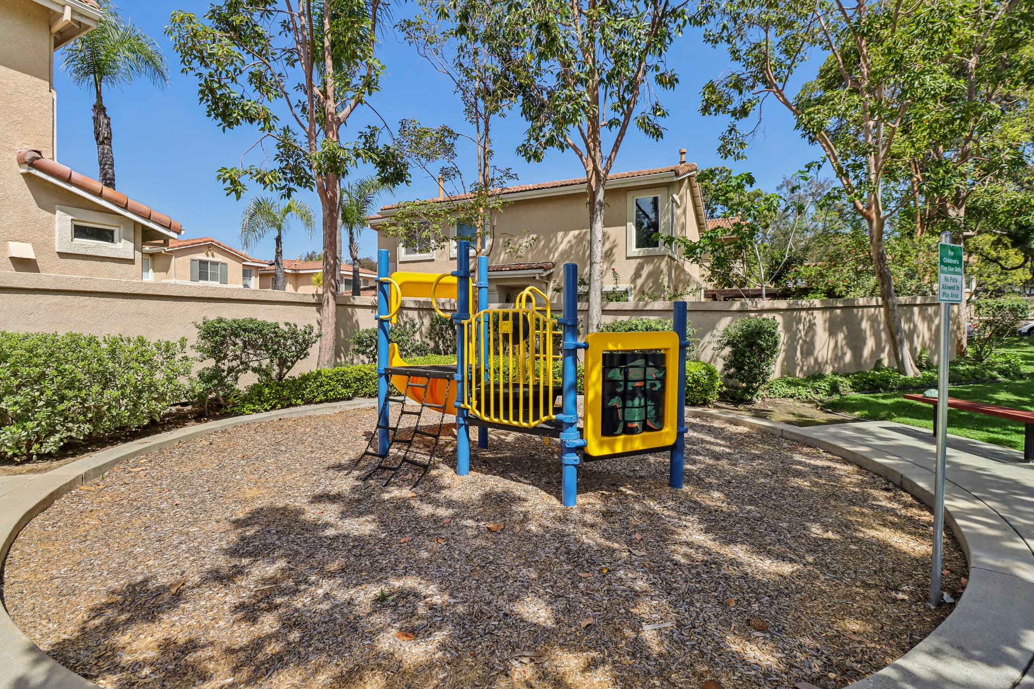 Compass Point Dr S 3-1803-912.jpg