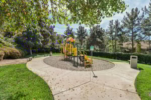 Compass Point Dr S 3-1803-915.jpg