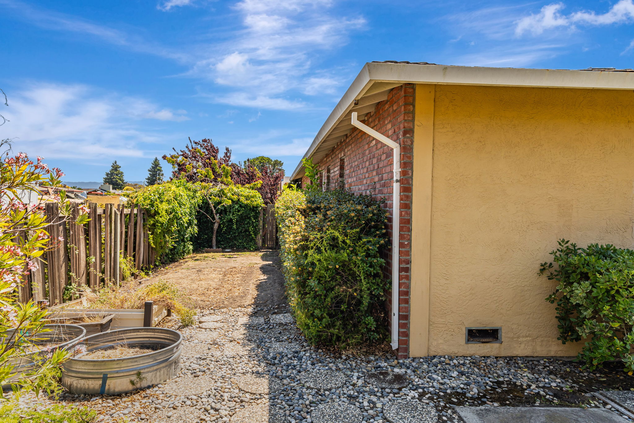 035_947 Crane Ave