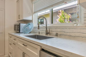 016_947 Crane Ave
