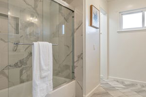028_947 Crane Ave