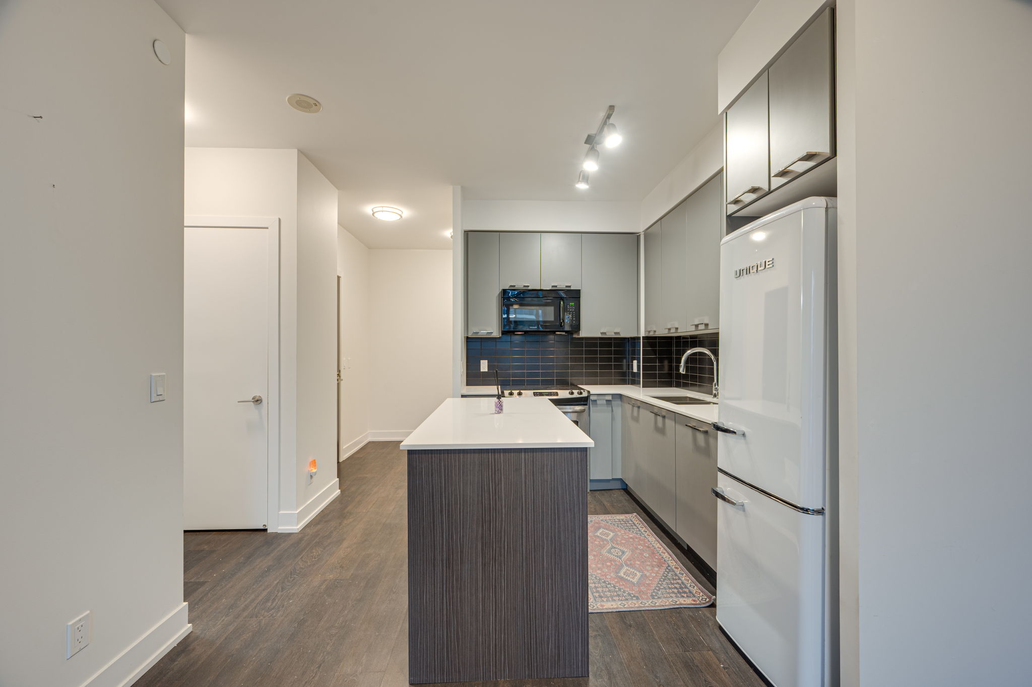 9471 Yonge St Unit 1614 Richmond Hill, ON L4C 0Z5