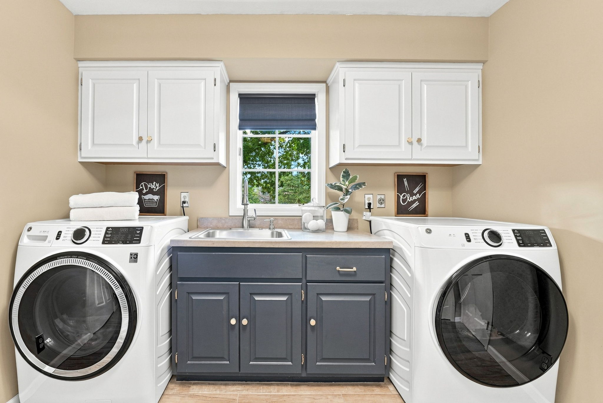  Photo 65