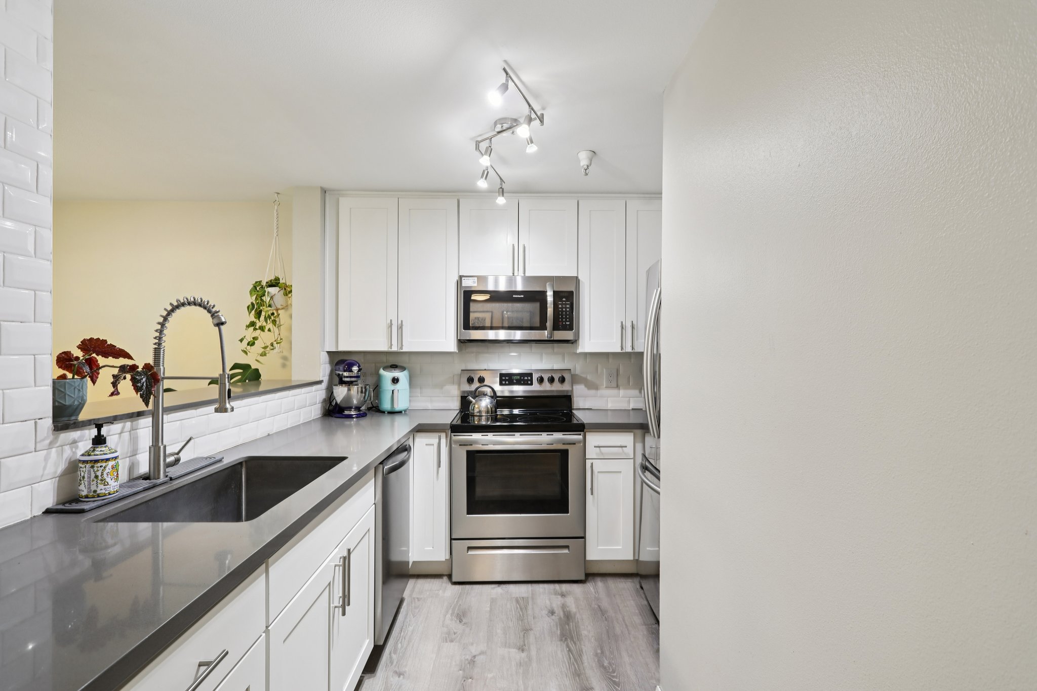 Aberdeen Ave NE C208-S1508-018.jpg